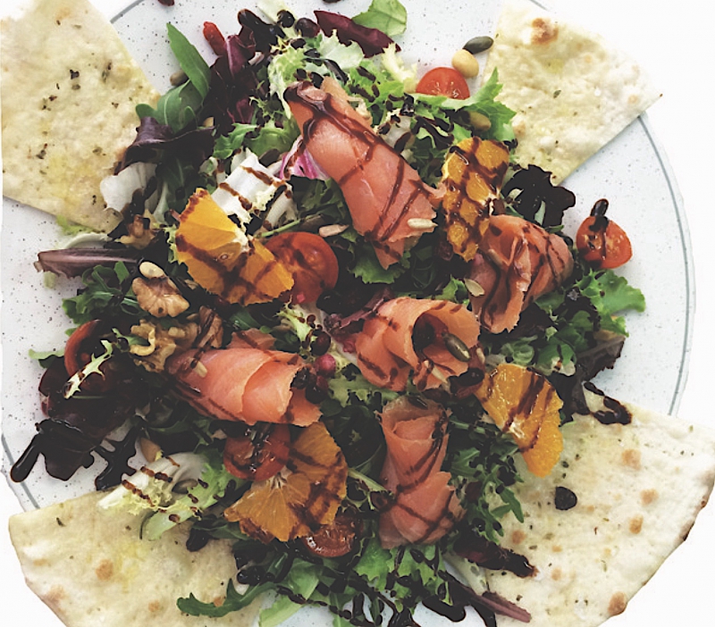 ENSALADA DE SALM�N Y CREMA BALS�MICA